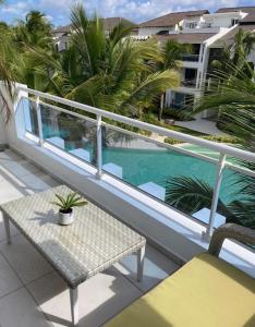 Výhled na bazén z ubytování Luxury Apartment Dominicus nebo okolí