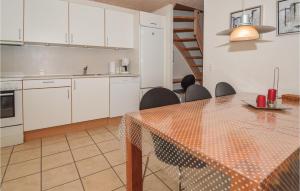 a kitchen and dining room with a table and chairs at 2 Bedroom Stunning Apartment In Nrre Nebel in Lønne Hede