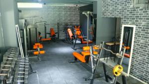 Fitness centrum a/nebo fitness zařízení v ubytování Alessia Hotel