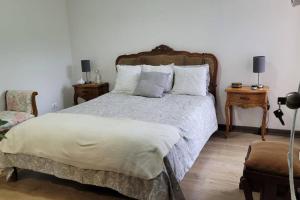 a bedroom with a large bed with two night stands at Apartamento en Sabaneta in Sabaneta
