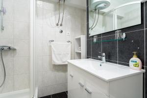 Ein Badezimmer in der Unterkunft Adriatic Queen Residence