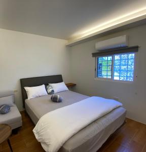 a bedroom with two beds and a window at Lily Garden Homestay in Yilan City