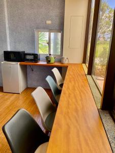a conference room with a table and some chairs at Lily Garden Homestay in Yilan City
