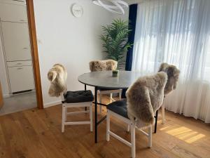 Posezení v ubytování Alpina Appartment Kandersteg