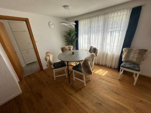 Posezení v ubytování Alpina Appartment Kandersteg