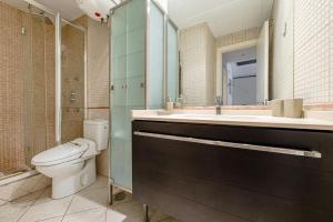 a bathroom with a toilet and a sink and a tub at Apartment Delicias by SharingCO in Madrid