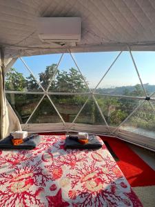 Postel nebo postele na pokoji v ubytování Glamping Lost + 9 fotografií