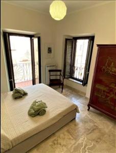 a bedroom with a bed with two green towels on it at Casa Vittorio Emanuele in Fiuggi