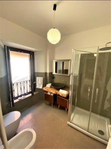 a bathroom with a shower and a sink at Casa Vittorio Emanuele in Fiuggi