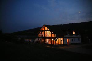 a large house at night with the lights on at Cross Country Farm in Prod