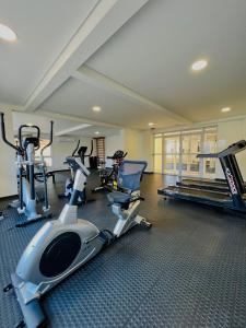 a gym with several exercise bikes and treadmills at Condominio Club, Vista para o mar, Churrasqueira in Guarujá