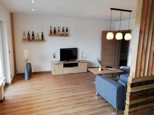 TV a/nebo společenská místnost v ubytování Ferienwohnung Entenquack