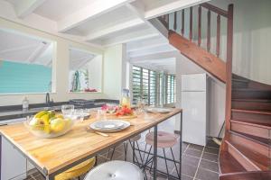 a kitchen with a table with a bowl of fruit on it at Villa Patio Azur in Les Trois-Îlets