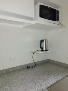 a kitchen counter with a microwave and a toaster at CONFORTABLE DEPARTAMENTO EN BARRIO SUR in San Miguel de Tucumán