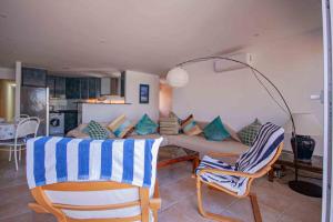 Kuchyň nebo kuchyňský kout v ubytování Inmovecos Bungalow en 1 línea de playa Sol12