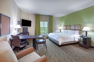 Postel nebo postele na pokoji v ubytování Candlewood Suites - Houston - Pasadena by IHG + 36 fotografií