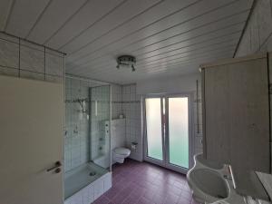Koupelna v ubytování Hotel Platzhirsch