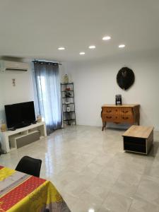 Μια τηλεόραση ή/και κέντρο ψυχαγωγίας στο Chez Sab +3 φωτογραφίες
