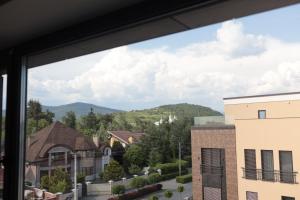 Nespecifikovaný výhled na hory nebo výhled na hory při pohledu z hotelu