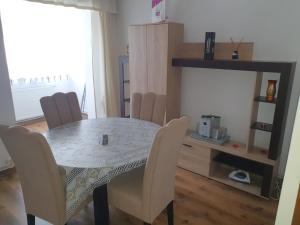 a dining room table and chairs in a room at Apartament Centru Vatra in Vatra Dornei