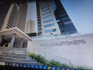 a building with the words brookfield cleaners on it at Brookfield Tower in Goiânia