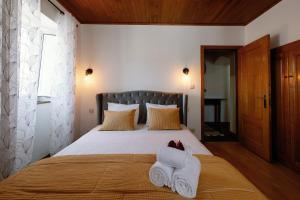 a bedroom with a bed with towels on it at Casa do Javali in Bragança