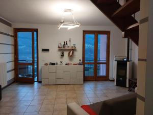a living room with a large kitchen with windows at Ai piedi della grigna in Pasturo