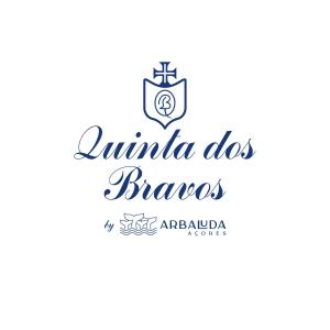 a sign that reads ubilla los blasos with a shield and a crown at Quinta dos Bravos in Pico da Pedra