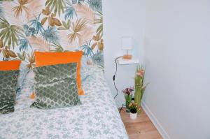 Postel nebo postele na pokoji v ubytování Dormir à Brioude - appartement 'esprit nature'