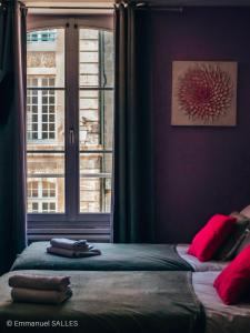 Postel nebo postele na pokoji v ubytování Hôtel Le Saint Patrice