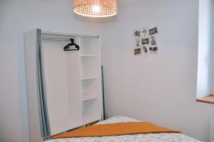 Postel nebo postele na pokoji v ubytování Dormir à Brioude - appartement 'esprit nature'
