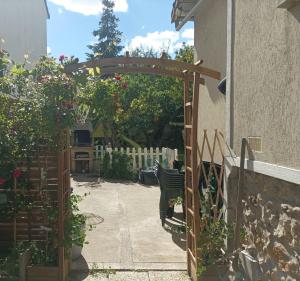 a garden with a wooden gate and a fence at Chambre privée chez Ourdia in Thiais