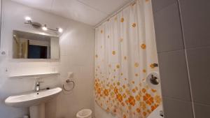 Koupelna v ubytování Apartamentos Grifovacances Nevada + 37 fotografií