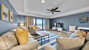 Μια τηλεόραση ή/και κέντρο ψυχαγωγίας στο Aegean 105 - Updated Beach Front Rental on Holiday Isle