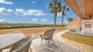 Μπαλκόνι ή βεράντα στο Aegean 105 - Updated Beach Front Rental on Holiday Isle