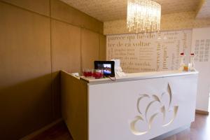 a bar with a chandelier hanging over a counter at Sever Rio Hotel in Marvão