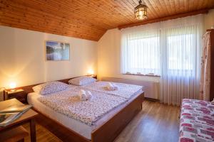 Postel nebo postele na pokoji v ubytování Apartmaji Preželj