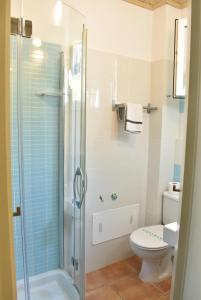 Koupelna v ubytování Simatos αpARTments & Studios + 37 fotografií