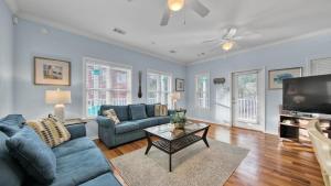 Televiisor ja/või meelelahutuskeskus majutusasutuses Margarita Sunrise - Easy beach access on 30A 2 pools