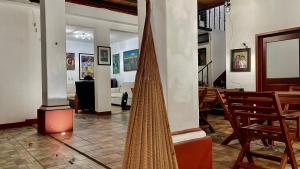 a living room with a table and chairs and a curtain at Hotel casa teresa café galería in Juchitán de Zaragoza