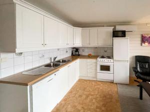 Dapur atau dapur kecil di Apartment Bakkafall by Interhome
