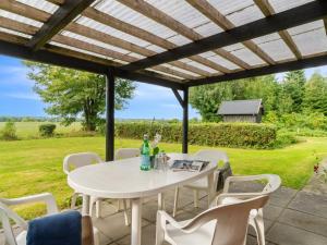 Zahrada ubytování Holiday Home Thana - 8km from the sea by Interhome