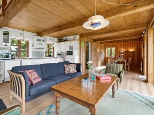Kuchyň nebo kuchyňský kout v ubytování Holiday Home Thana - 8km from the sea by Interhome