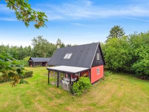 Zahrada ubytování Holiday Home Thana - 8km from the sea by Interhome