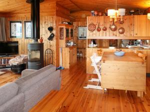 Dapur atau dapur kecil di Chalet Trefall by Interhome