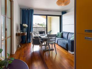 een woonkamer met een tafel, stoelen en een bank bij Apartment Le Continental by Interhome in Pornic