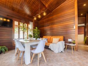 Ruang duduk di Chalet Tropical 4 by Interhome +26 gambar
