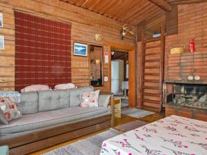 Posezení v ubytování Holiday Home Hannula by Interhome + 20 fotografií