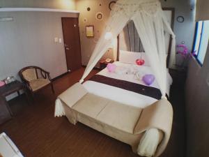 Giường trong phòng chung tại Fu Chia Hotel