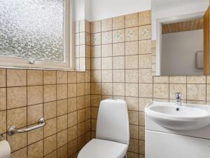 Koupelna v ubytování Holiday Home Kolle - 3-2km from the sea by Interhome